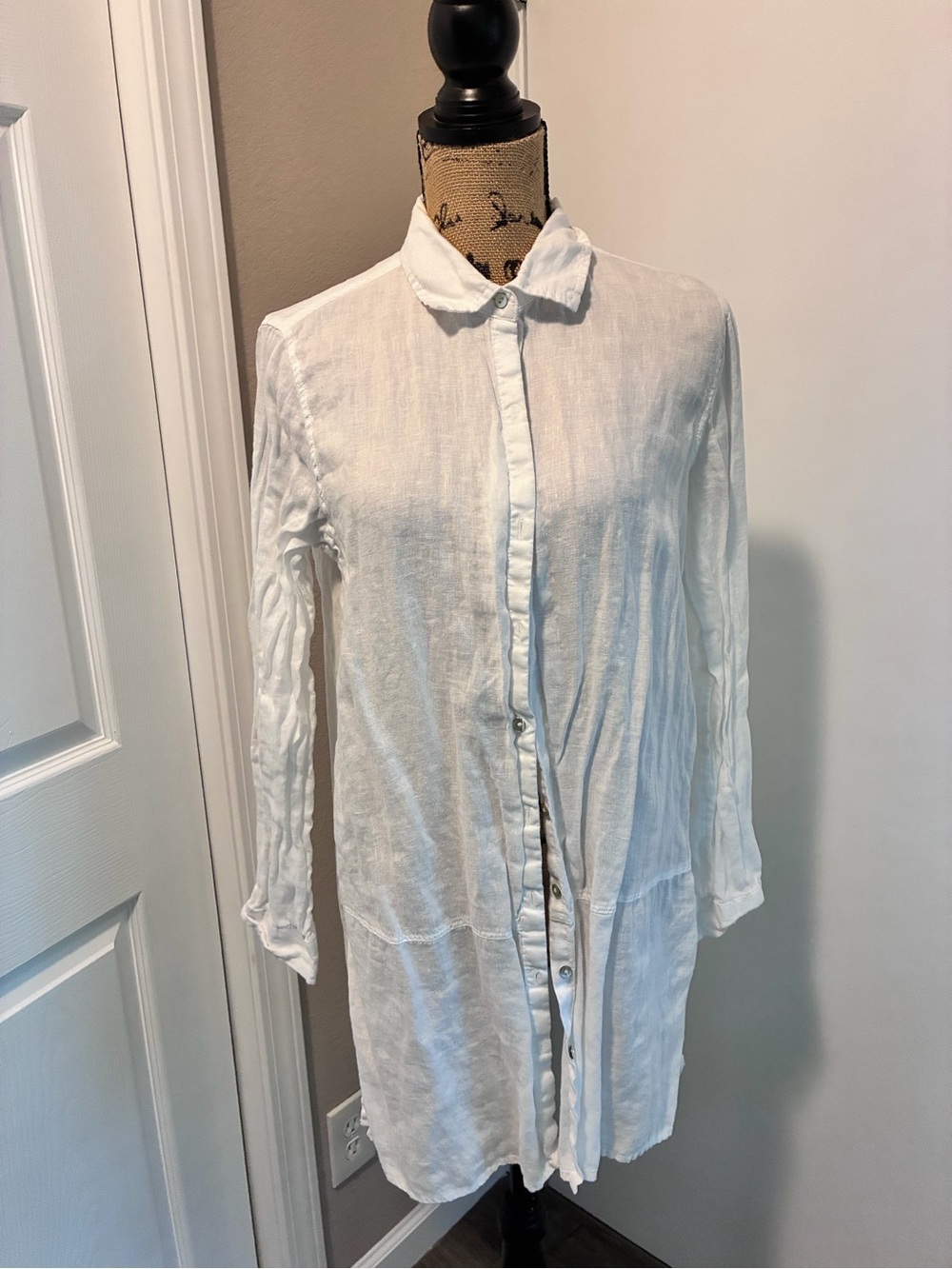 Tahari White Lightweight Linen Button-Down Tunic